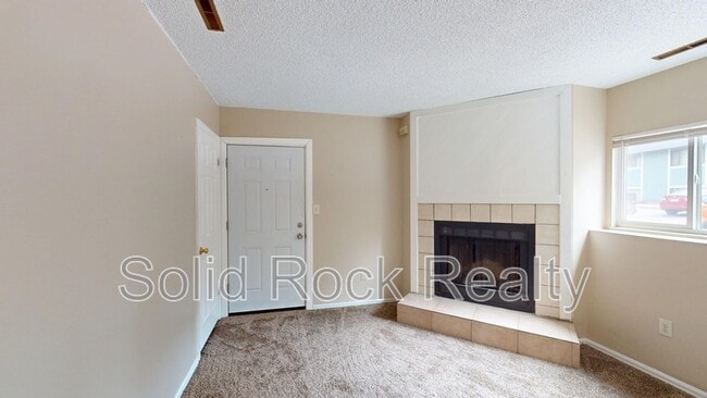 Building Photo - 445 W Van Buren St