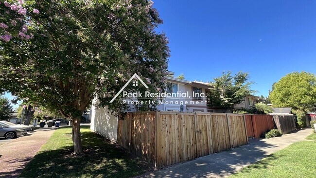 Building Photo - Very Nice 3bd/1.5ba Townhouse near UCD Med...