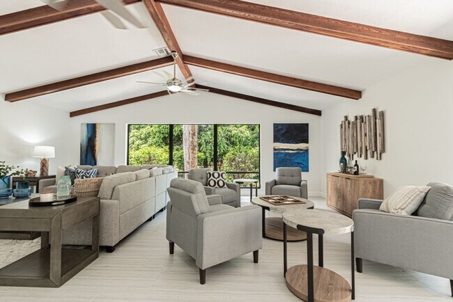 Foto del edificio - Newly Renovated 3 Bedroom Pool Home in Des...
