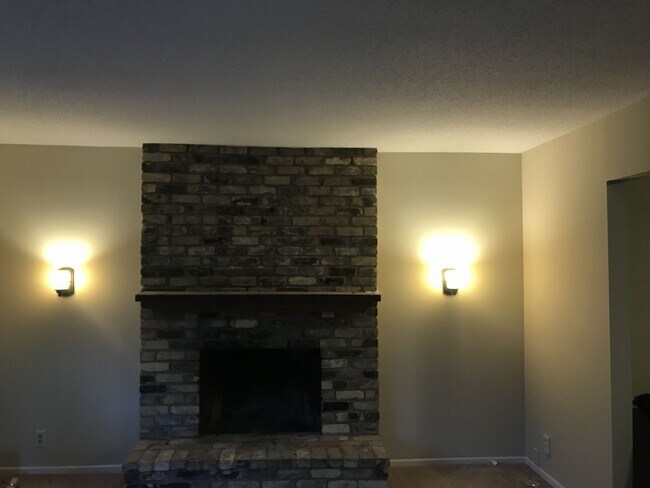 Foto del edificio - Stunning 3 Bedroom 2 Bathroom Home in Burn...