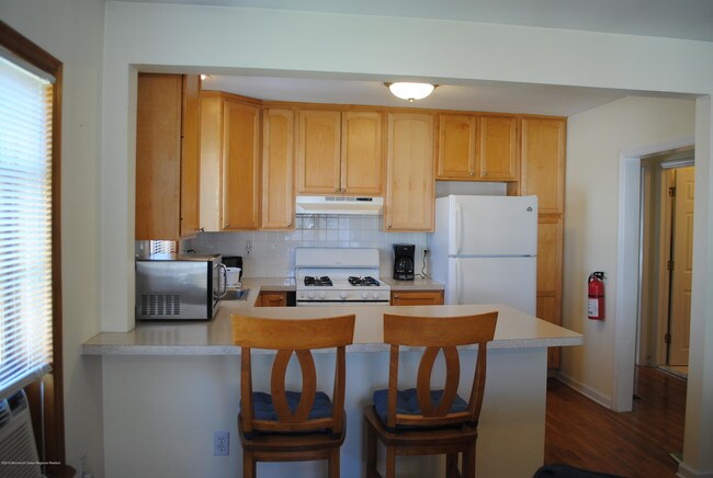 Building Photo - 407 5th Ave