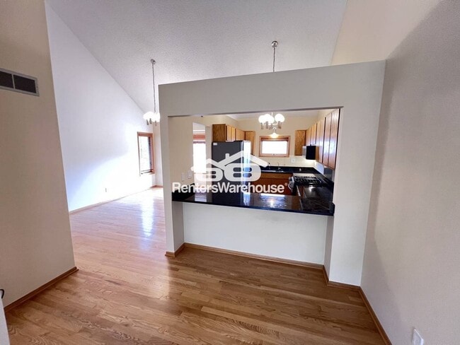 Building Photo - 2852 Kenwood Isles Dr