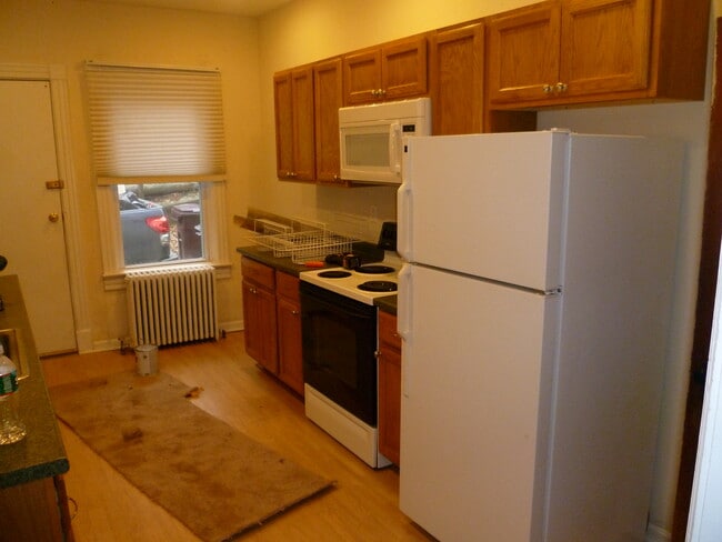Building Photo - 129 Grandview St