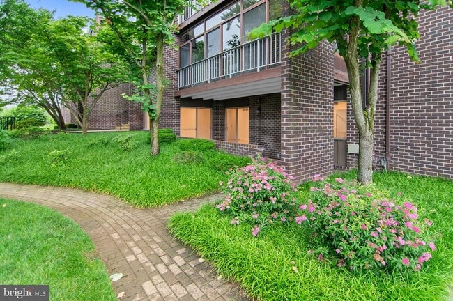 Building Photo - 25 Stonehenge Cir