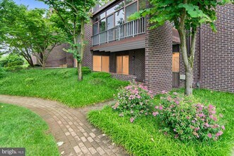 Building Photo - 25 Stonehenge Cir