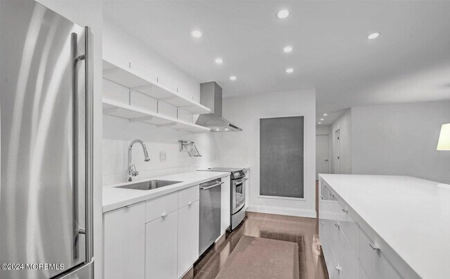 Building Photo - 35 Amberly Dr