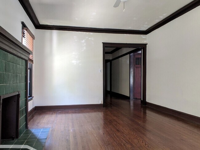 Foto del edificio - 2428 N Sawyer Ave