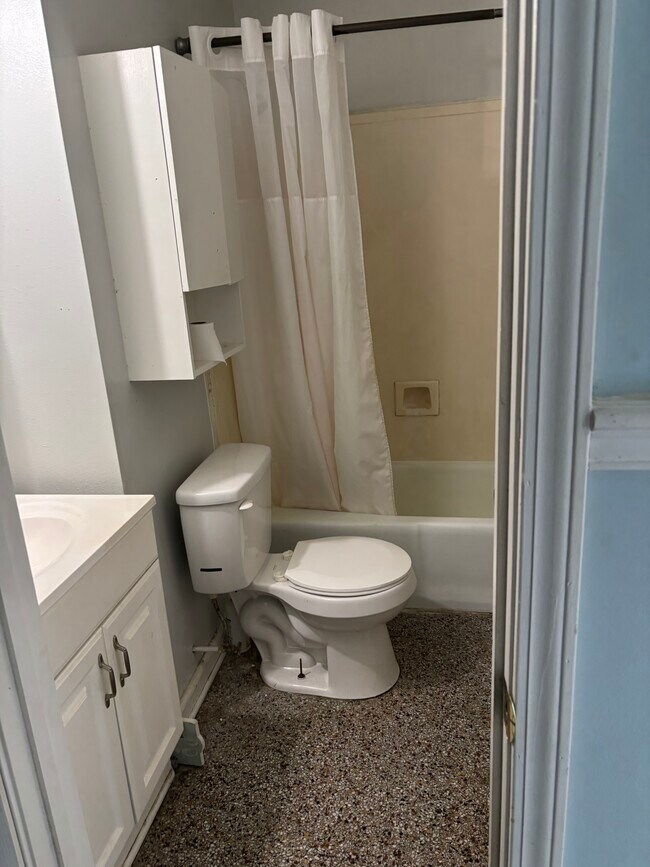 Full bath - 127 Danos Ln