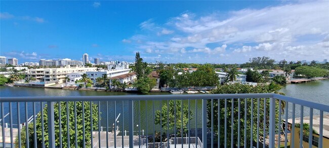 Building Photo - 130 S Shore Dr