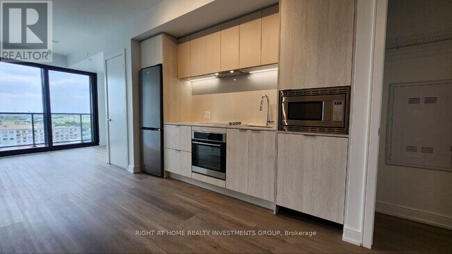 Building Photo - 3009-3009 Novar Rd
