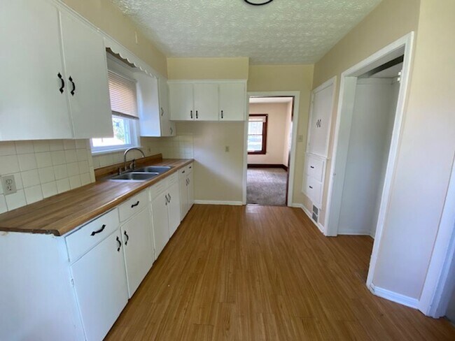 Foto del edificio - 908 S Hawkins Ave