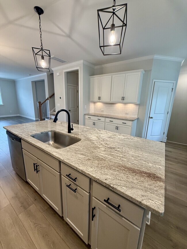 Foto del edificio - 704 Carraway Garden Dr