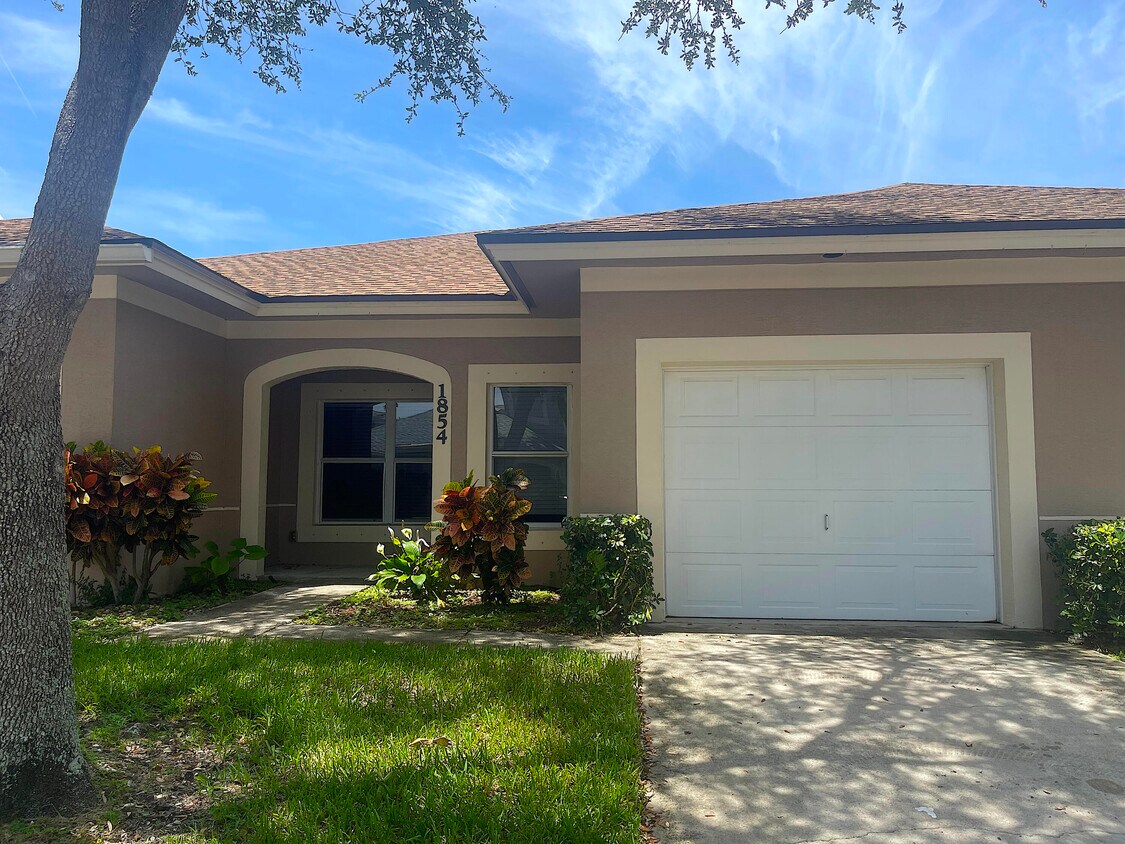 Primary Photo - 1854 Pelican Dr