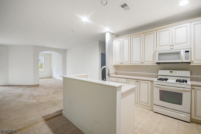 Building Photo - 33 Ridgeview Ln