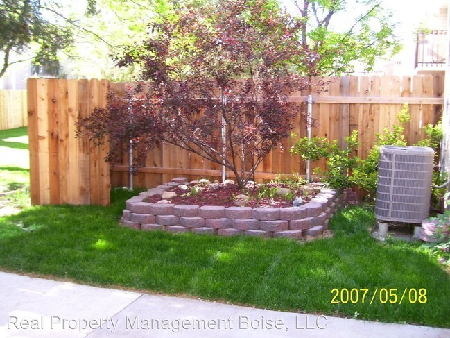 Building Photo - 2562 S Sumac Ln