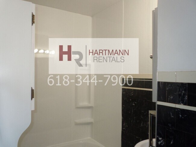 Building Photo - Two Bedroom Home with Washer/Dryer Hookups in Full Basement!