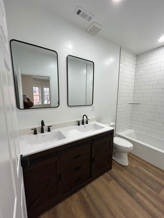 Foto del edificio - 1042 Edmondson Ave