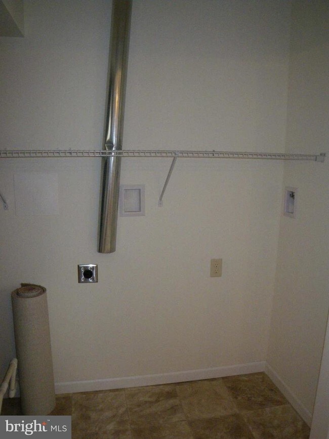 Building Photo - 426 Lantern Ln