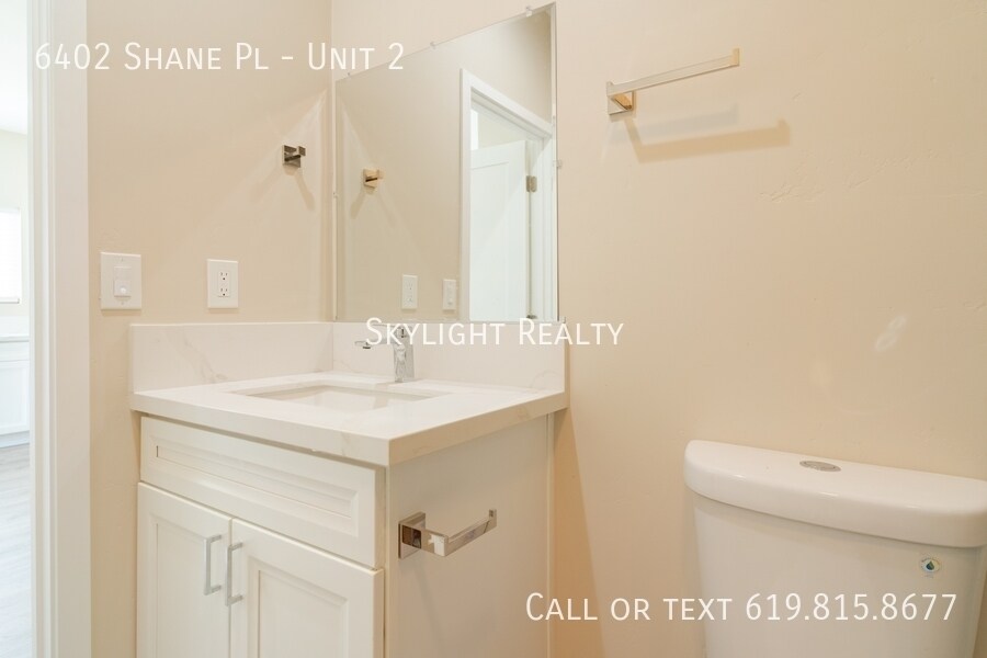 Foto principal - 6402 Shane Pl