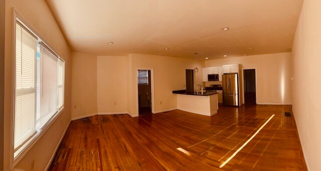 Building Photo - 117 Willow St
