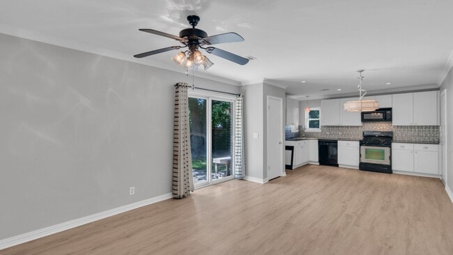 Foto del edificio - Beautifully Redone 2 Bedroom House! Availa...