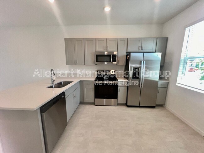 Foto del edificio - 3200 Skyline Lp