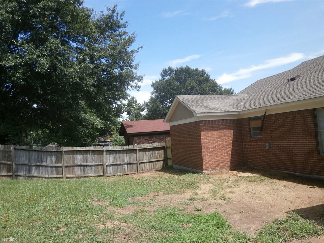 Building Photo - 2980 Meadowfair Rd