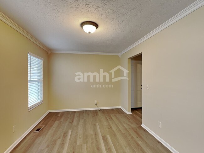 Foto del edificio - 753 Lakefield Dr