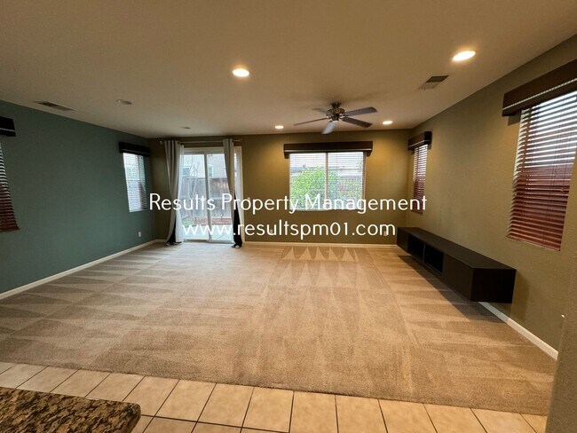 Foto del edificio - Available Now! Cozy Courtyard Home