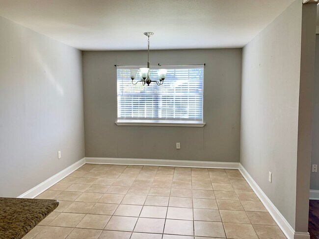 Foto del edificio - 3BD/2BA House for Lease in BR off Old Hammond