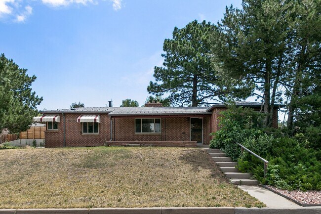 Foto del edificio - Great Convenient Location with Two Car Garage!