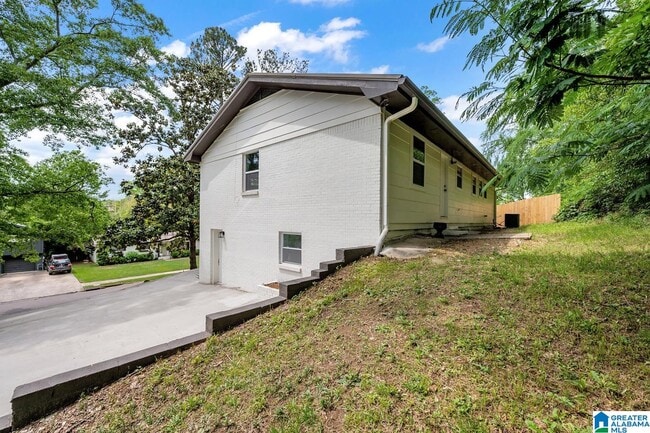 Building Photo - 917 S Forrest Dr