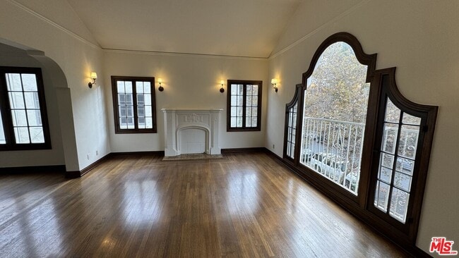 Foto del edificio - 326 1/2 N Sycamore Ave