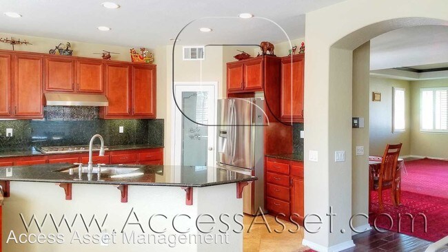 Foto del edificio - 6 br, 5 bath House - 53099 Memorial St.