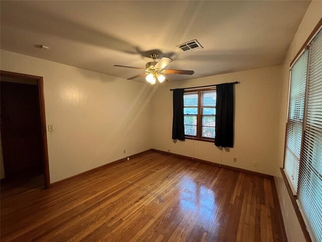 Foto del edificio - 511 Fleetwood Dr