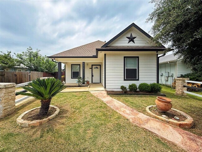 Building Photo - 6915 Villita Avenida