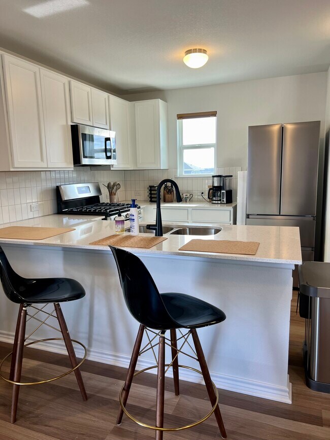 Full Kitchen - 8901 Looksee Ln