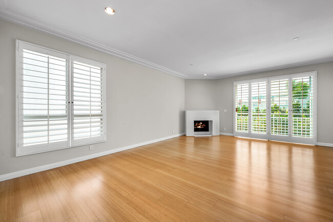 Living room - 117 S Clark Dr
