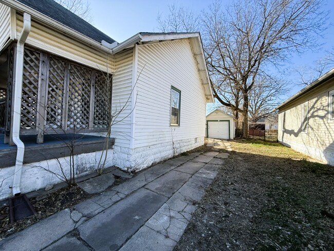 Foto del edificio - 1739 S Water St