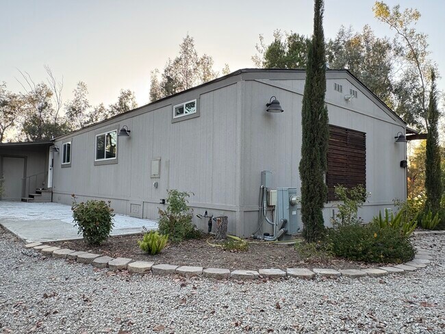 Foto del edificio - 35635 Glenoaks Rd