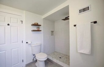 Building Photo - 3621 Vista Campana N