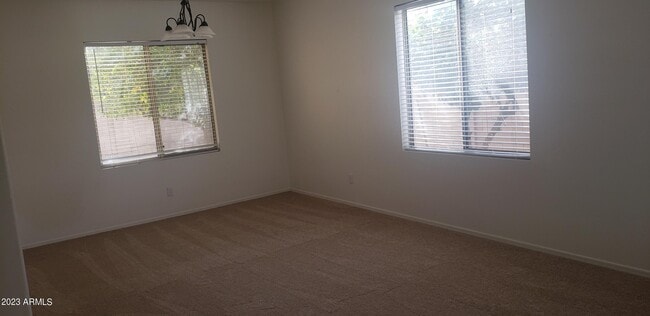 Building Photo - 1051 E Sherri Dr