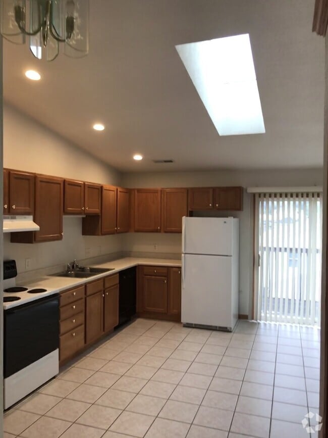 Building Photo - 4388 Camelot Dr