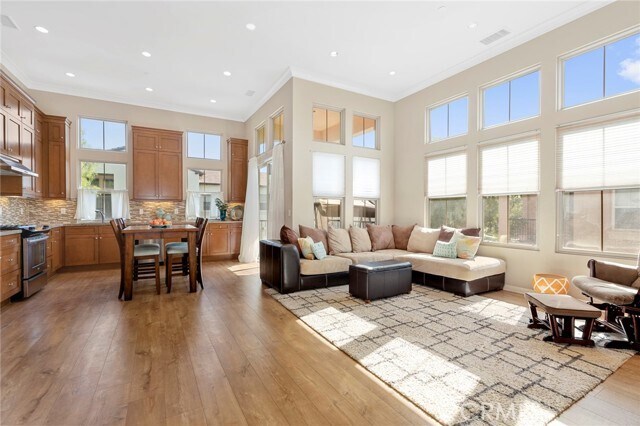 Building Photo - 129 Thornhurst