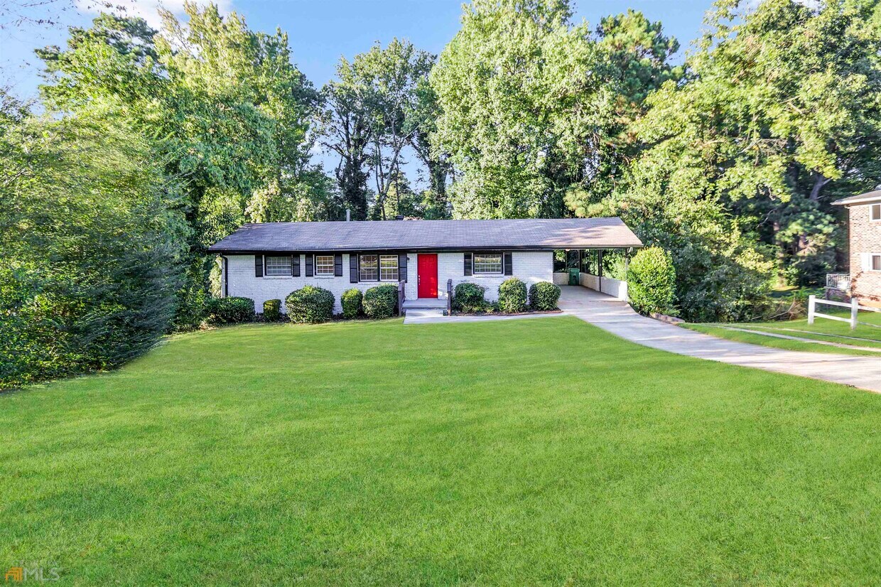 Foto principal - 3643 Hillsborough Ln