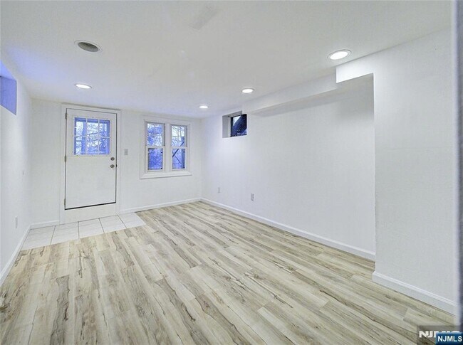 Foto del edificio - 240 Acabonack Rd