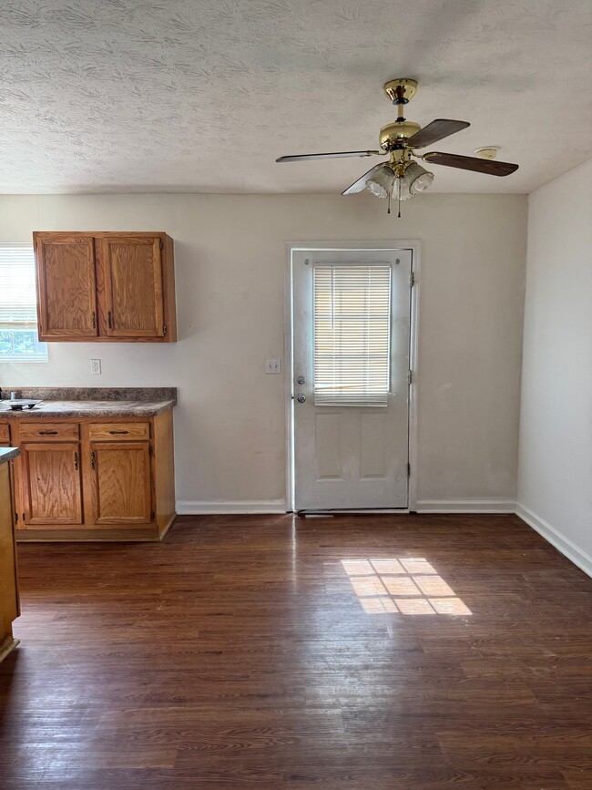 Foto del edificio - 910 Weeping Willow Dr