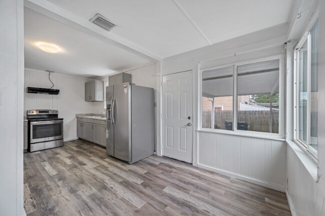 Foto del edificio - 3BD/1BA Home Available Now in North St.Pet...