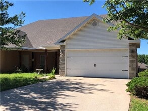 Building Photo - 3204 SW Windrift Ave