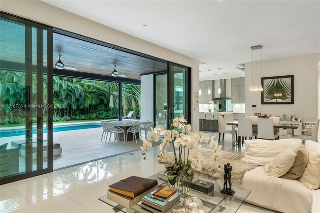 Building Photo - 4060 Woodridge Rd